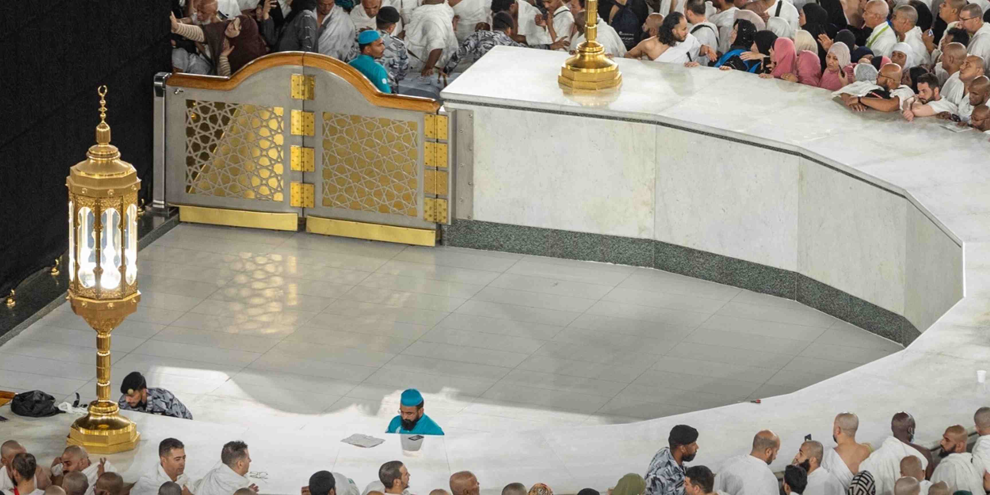 How can I pray in the Hateem (Hijr Ismail)?